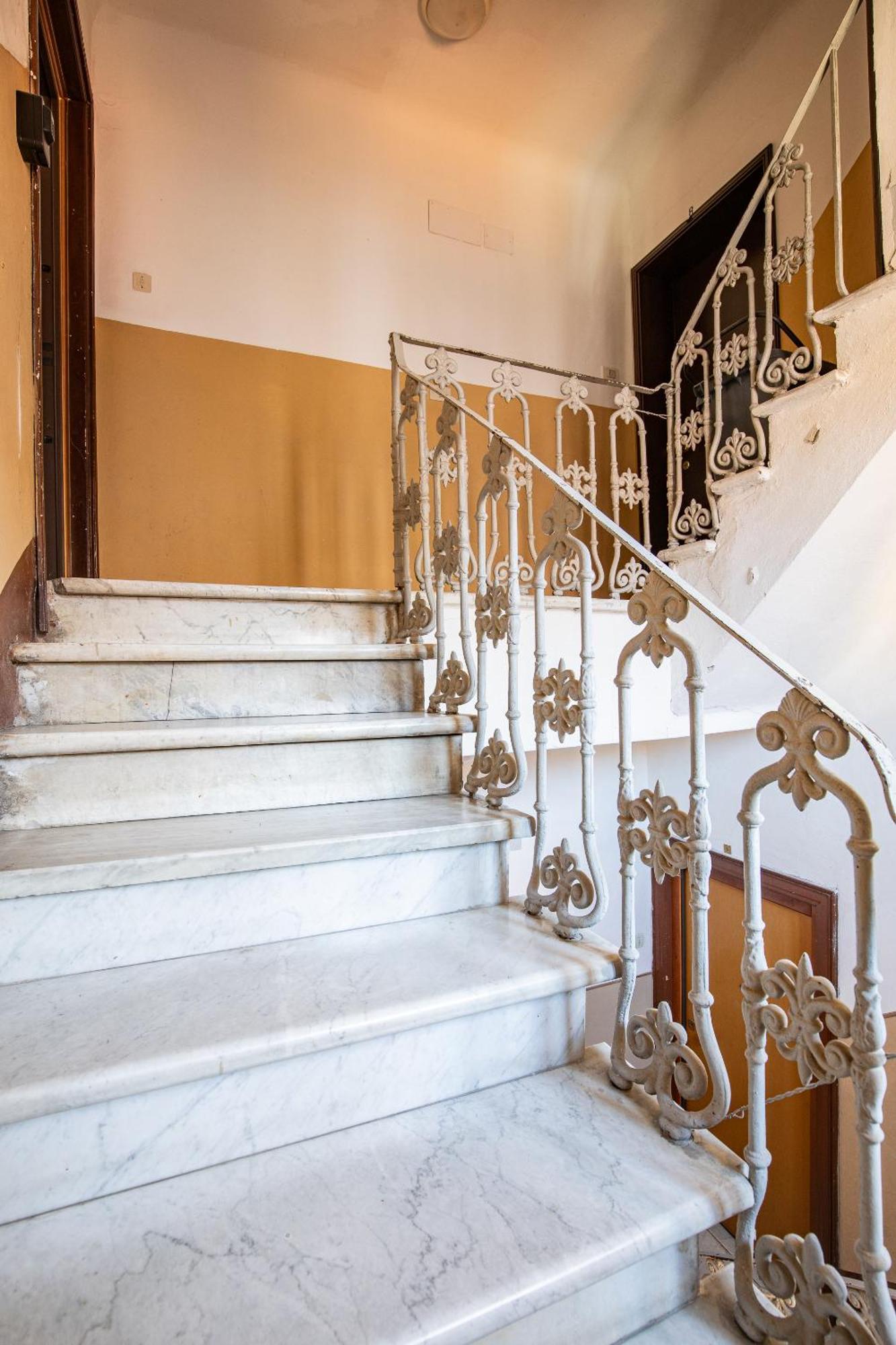 Elegante Dimora La Spezia-Free Parking Apartment Bagian luar foto
