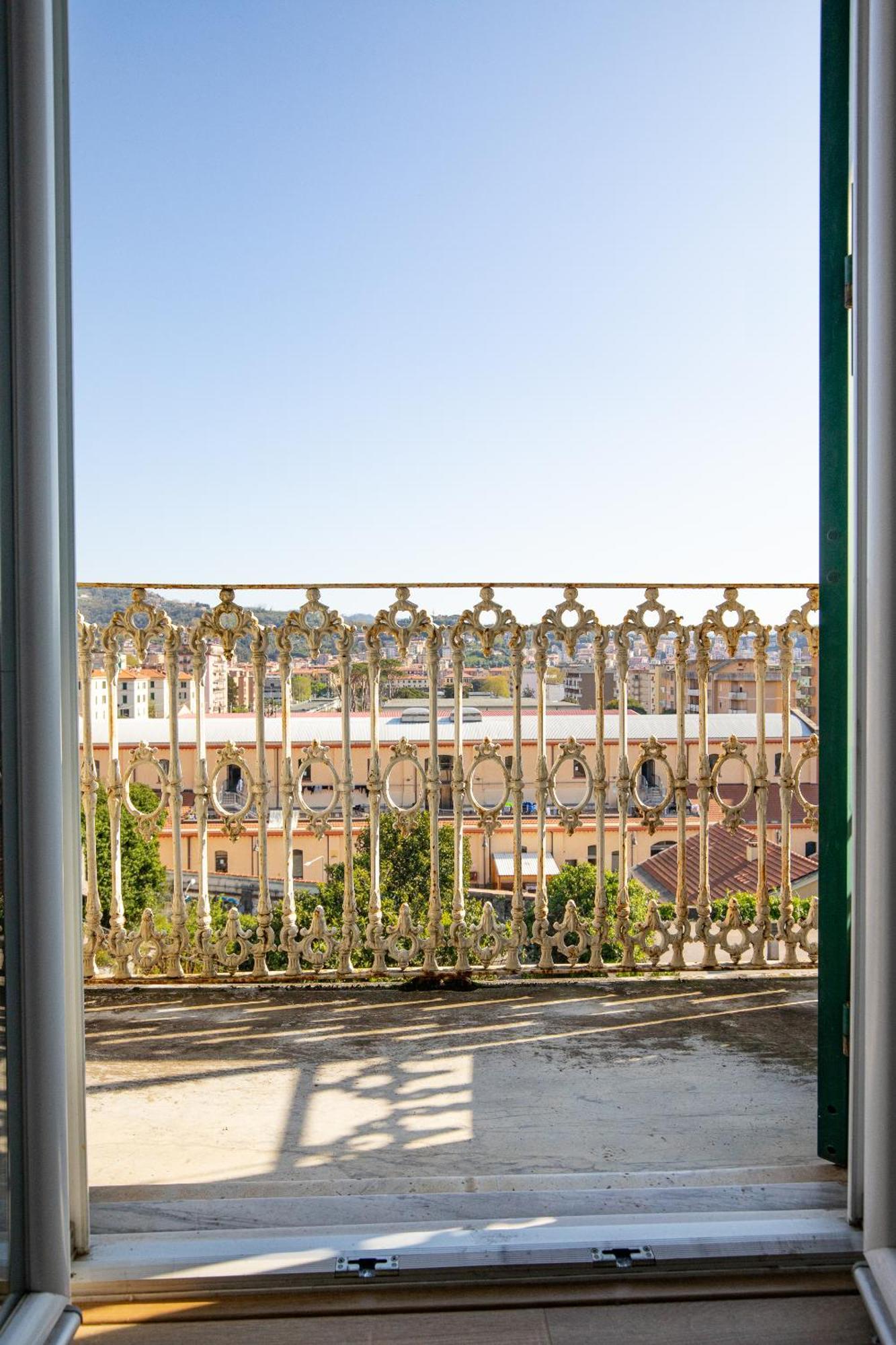 Elegante Dimora La Spezia-Free Parking Apartment Bagian luar foto